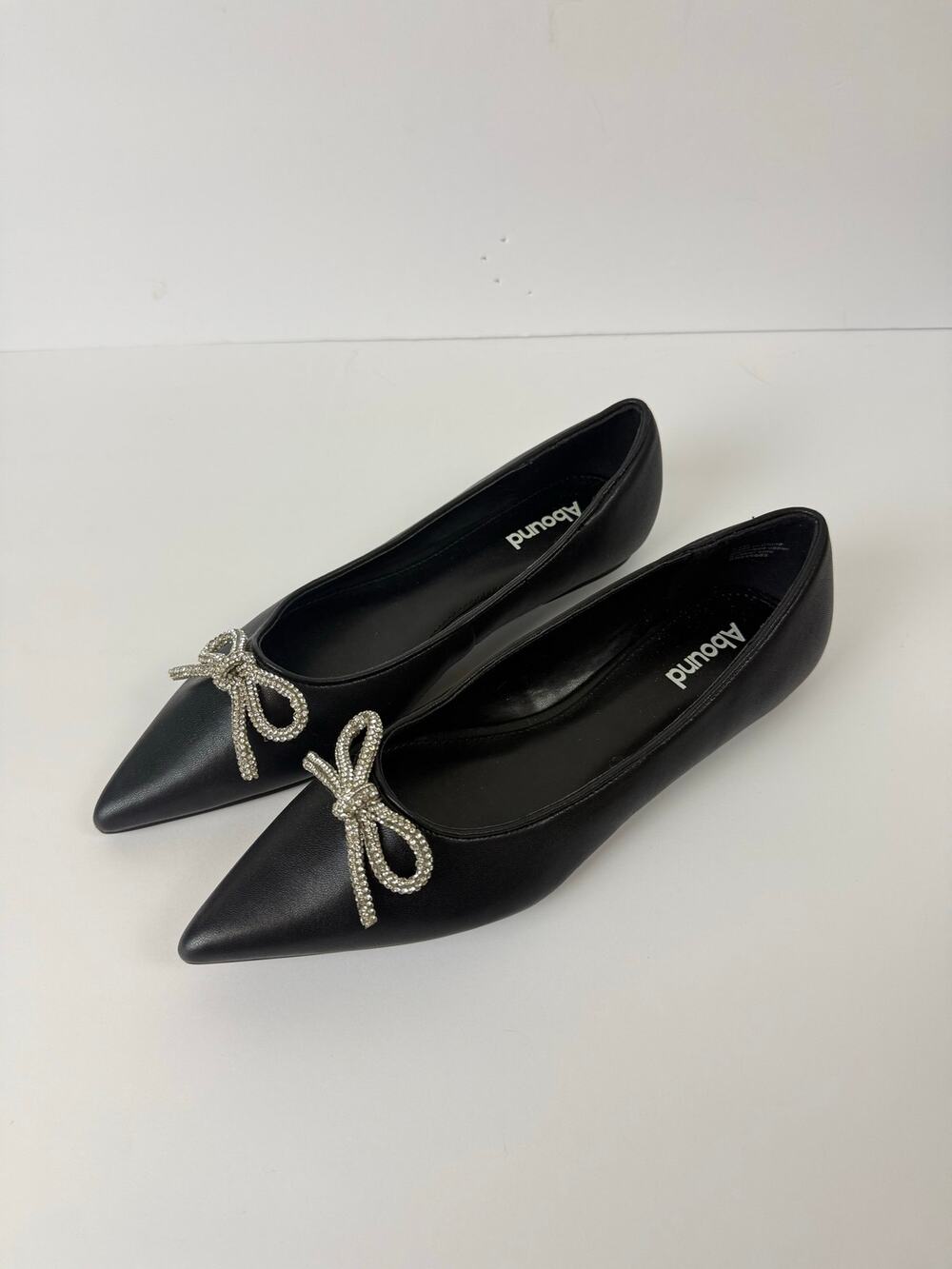 Abound NWOT Gorgi Flats Pointed Toe with Crystal Bow Black Faux Leather Size 7.5